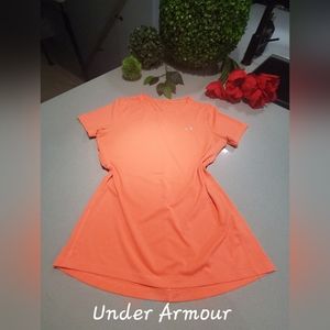 UNDER ARMOUR Très beau t-shirt orange vif à logo argent, tissus style dri-fit